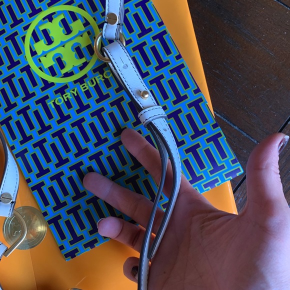 ⛔️SOLD⛔️Authentic Tory burch Leather phone/Card - Picture 6 of 8